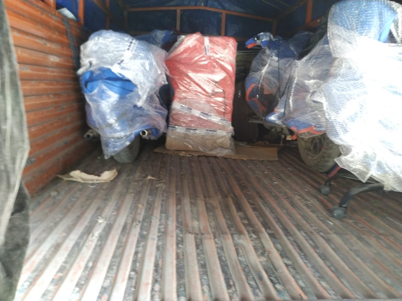 Secure packing of sofa and wooden furniture